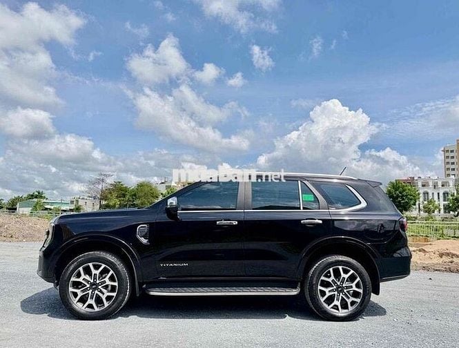 Everest 2025 Titanium odo 23.000km