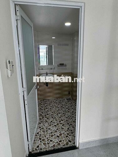 PHÒNG TRỌ GIÁ RẺ có ban công thoáng, thang máy, máy lạnh - Cầu Chà Và