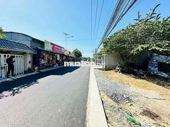 Đất gần chợ Hưng Long 96m2 giá còn 690tr