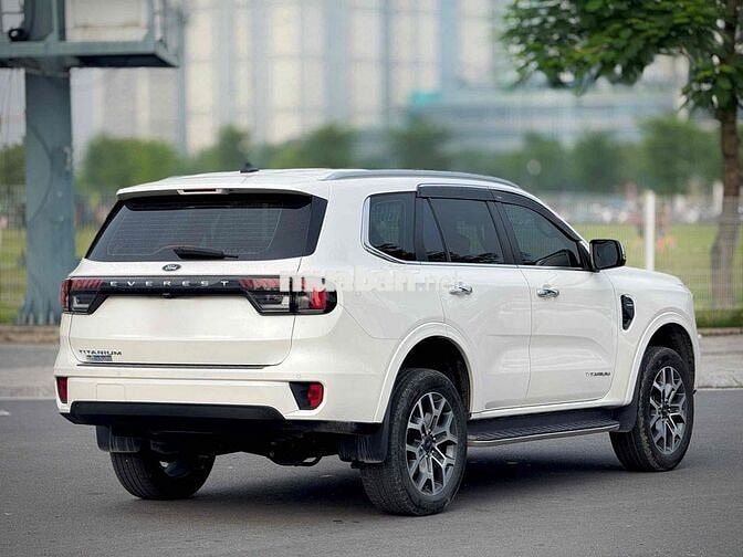 CHÍNH CHỦ BÁN XE FORD EVEREST TITANIUM 2022 TRẮNG