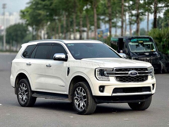 CHÍNH CHỦ BÁN XE FORD EVEREST TITANIUM 2022 TRẮNG
