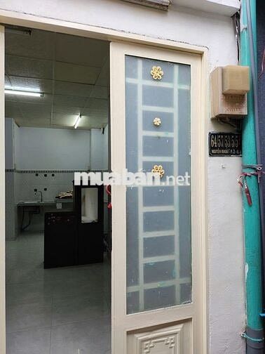 Cho thuê nhà nguyên căn hẻm 64 Nguyễn Khoái, Quận 4.