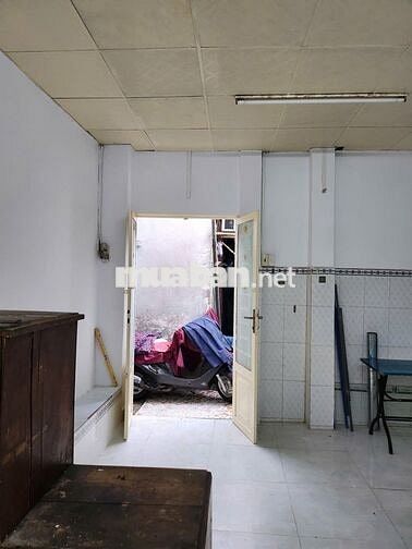 Cho thuê nhà nguyên căn hẻm 64 Nguyễn Khoái, Quận 4.