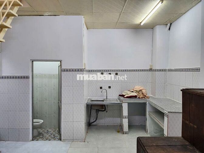 Cho thuê nhà nguyên căn hẻm 64 Nguyễn Khoái, Quận 4.