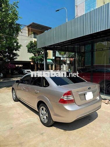 Ford Focus 2011 Số sàn Vàng cát