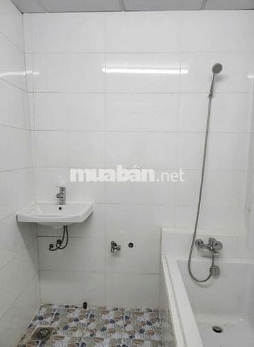 Cho thuê nhà nguyên căn hẻm 64 Nguyễn Khoái, Quận 4.