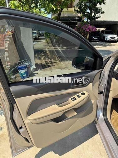 Ford Focus 2011 Số sàn Vàng cát