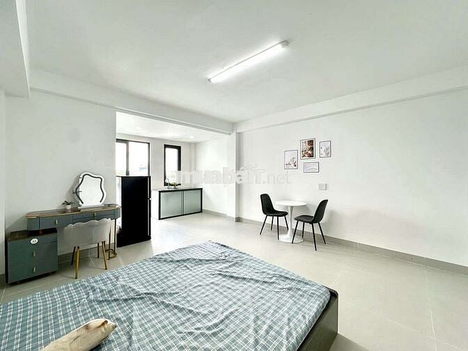 STUDIO BAN CÔNG SIÊU RỘNG GẦN VINCOM PHAN VĂN TRỊ