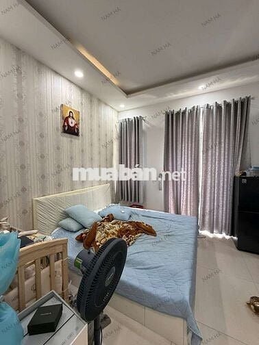 NHÀ TRỆT 2 LẦU TUM SÂN THƯỢNG HẺM XE HƠI