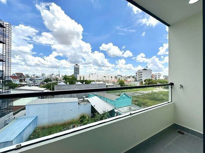 STUDIO BAN CÔNG SIÊU RỘNG GẦN VINCOM PHAN VĂN TRỊ