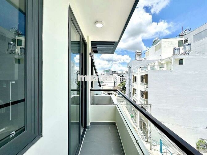 STUDIO BAN CÔNG SIÊU RỘNG GẦN VINCOM PHAN VĂN TRỊ
