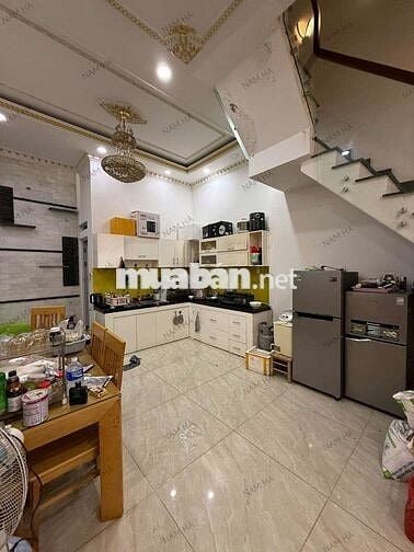 NHÀ TRỆT 2 LẦU TUM SÂN THƯỢNG HẺM XE HƠI