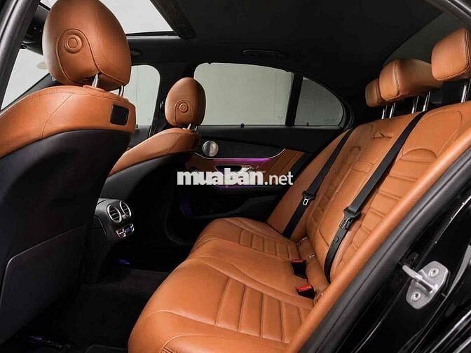 Mercedes C300 AMG Facelift 2019 Đen/Nâu - 6v6 km