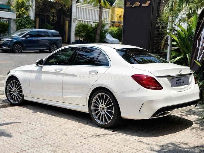 Mercedes C300 AMG Model 2018 Trắng/Đỏ thể thao