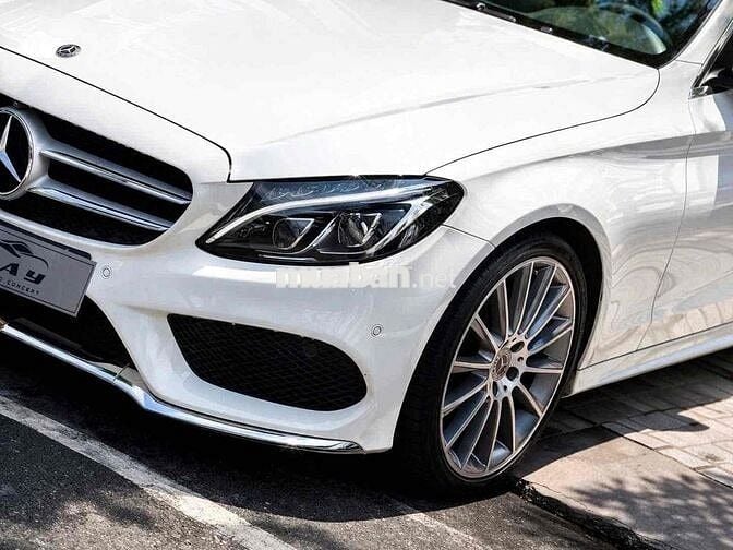 Mercedes C300 AMG Model 2018 Trắng/Đỏ thể thao