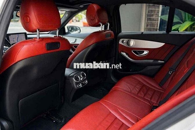 Mercedes C300 AMG Model 2018 Trắng/Đỏ thể thao
