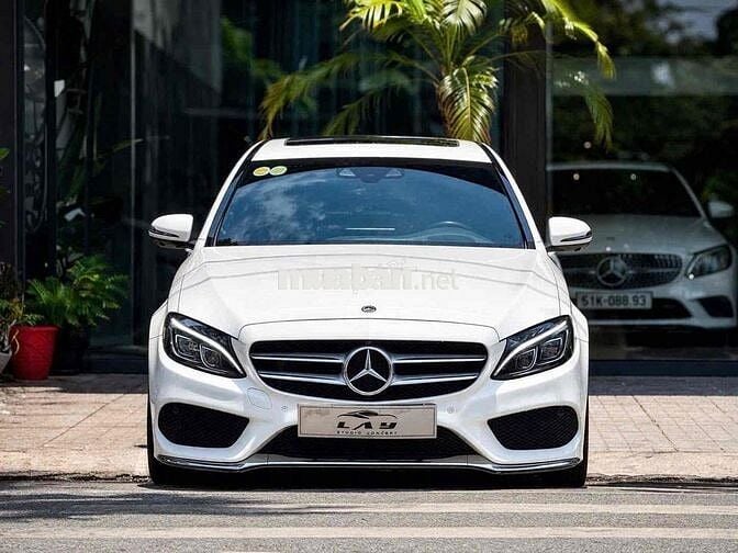 Mercedes C300 AMG Model 2018 Trắng/Đỏ thể thao
