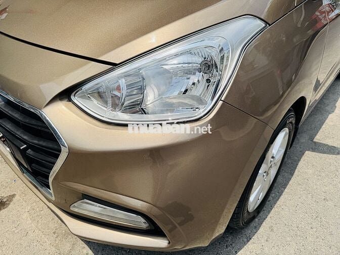 Hyundai Grand i10 Số tự động Vàng cát 5 chỗ