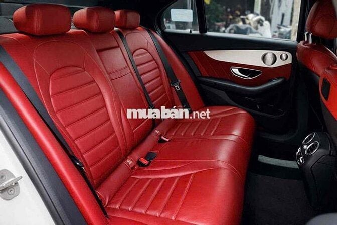 Mercedes C300 AMG Model 2018 Trắng/Đỏ thể thao