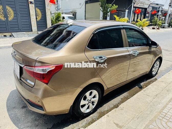 Hyundai Grand i10 Số tự động Vàng cát 5 chỗ