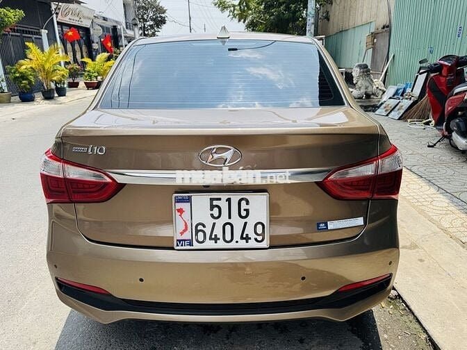 Hyundai Grand i10 Số tự động Vàng cát 5 chỗ