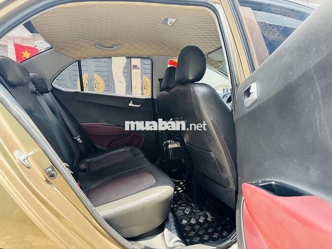 Hyundai Grand i10 Số tự động Vàng cát 5 chỗ