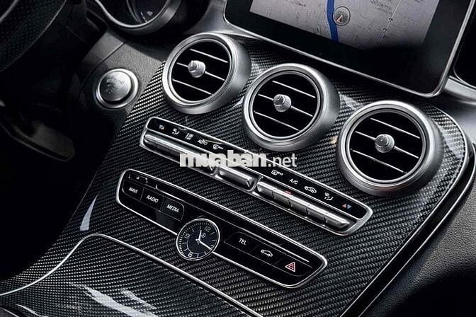 Mercedes C300 AMG Model 2018 Trắng/Đỏ thể thao