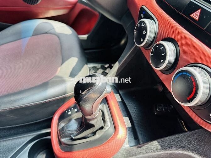 Hyundai Grand i10 Số tự động Vàng cát 5 chỗ
