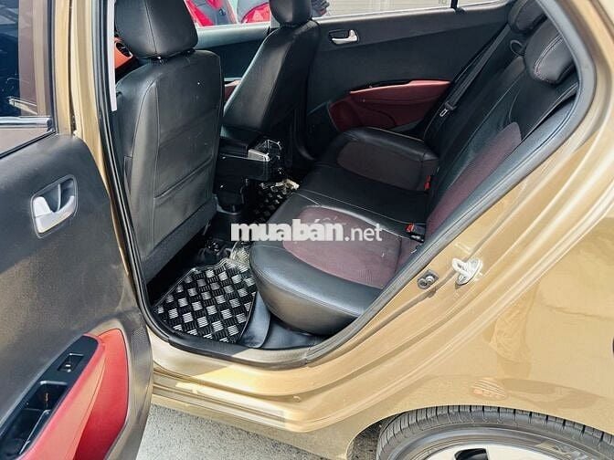Hyundai Grand i10 Số tự động Vàng cát 5 chỗ