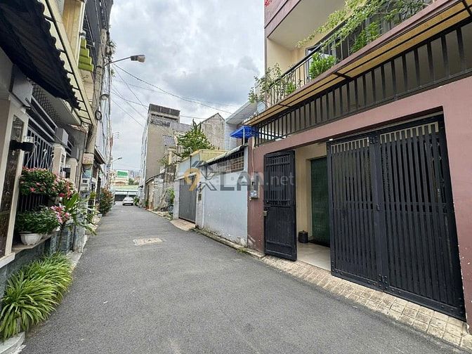 NHÀ MỚI 4 TẦNG - NGAY PHẠM VĂN ĐỒNG - HXH - VUÔNG VỨC NGANG 9M 