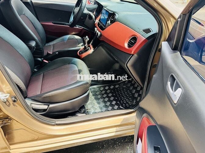 Hyundai Grand i10 Số tự động Vàng cát 5 chỗ