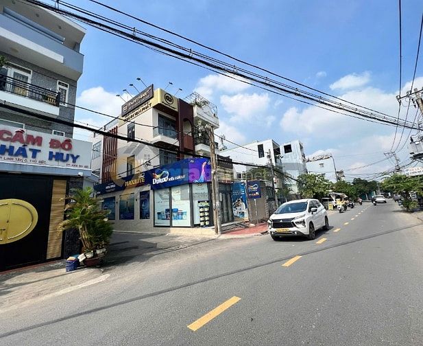 NHÀ MỚI 4 TẦNG - NGAY PHẠM VĂN ĐỒNG - HXH - VUÔNG VỨC NGANG 9M 