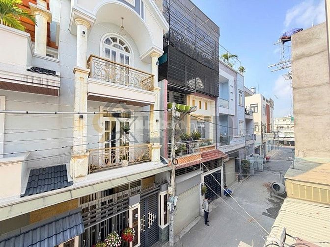 NHÀ MỚI 4 TẦNG - NGAY PHẠM VĂN ĐỒNG - HXH - VUÔNG VỨC NGANG 9M 