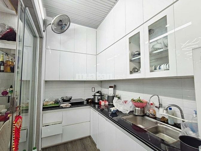 Bán gấp căn nhà 4 tầng ở Bình Thạnh