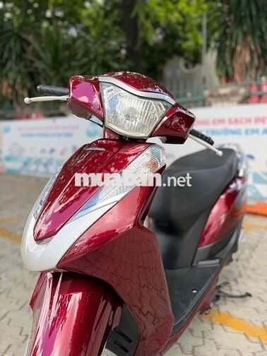 Honda Lead 125 màu Đỏ chưa rớt đầu