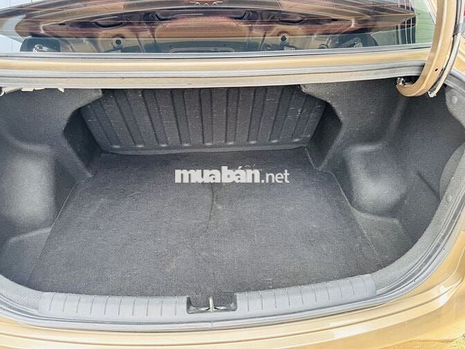 Hyundai Grand i10 Số tự động Vàng cát 5 chỗ