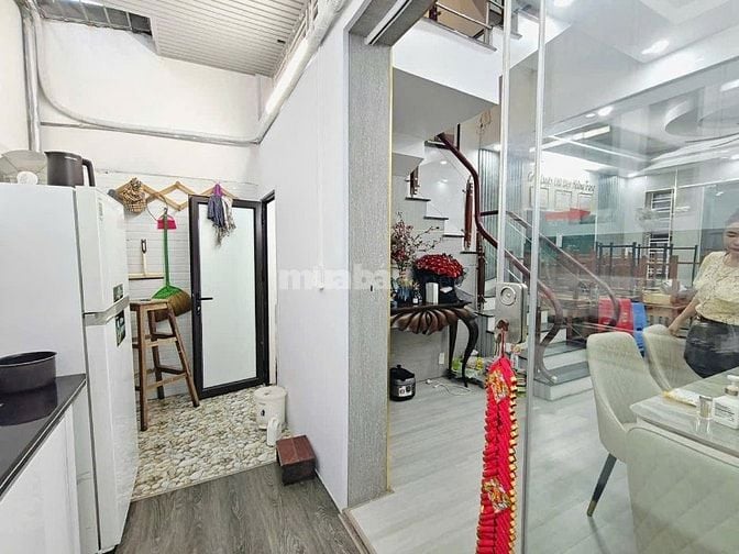 Bán gấp căn nhà 4 tầng ở Bình Thạnh