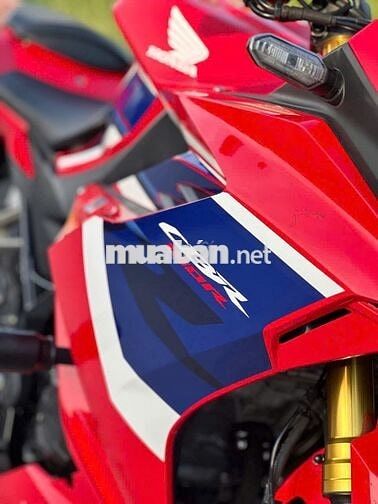 Honda CBR150R màu Đỏ