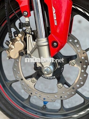 Honda CBR150R màu Đỏ