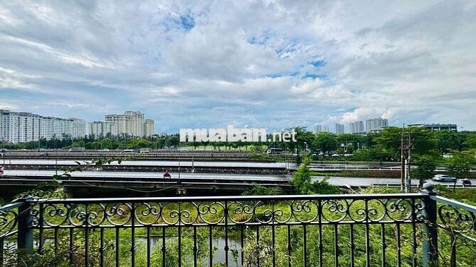 NHÀ PHỐ VEN SÔNG ĐỐI DIỆN ĐẠI HỌC RMIT