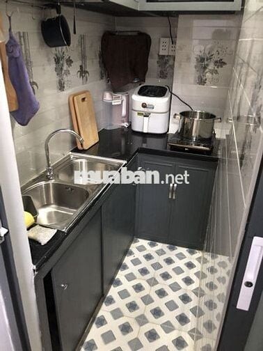 Nhà nguyên căn full nội thất 8Tr/th gần chợ trung tâm, an ninh. Q11