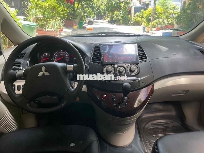 Mitsubishi Grandis 2009 Vàng cát 7 chỗ