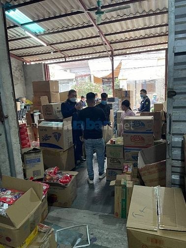 Nhà mình cần tuyển nhân viên kho ăn ở lại lương cơ bản 8tr bao ăn ở
