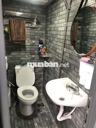 Nhà nguyên căn full nội thất 8Tr/th gần chợ trung tâm, an ninh. Q11