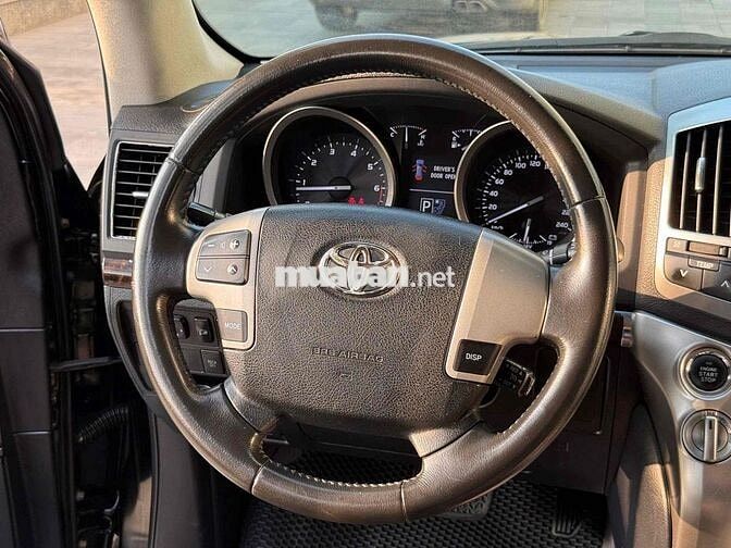 Toyota Land Cruiser VX V8 2014 Đen 7 chỗ