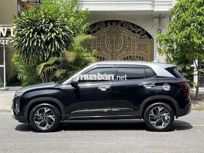 Hyundai Creta 1.5AT Cao Cấp 2022 Đen 18.000 km