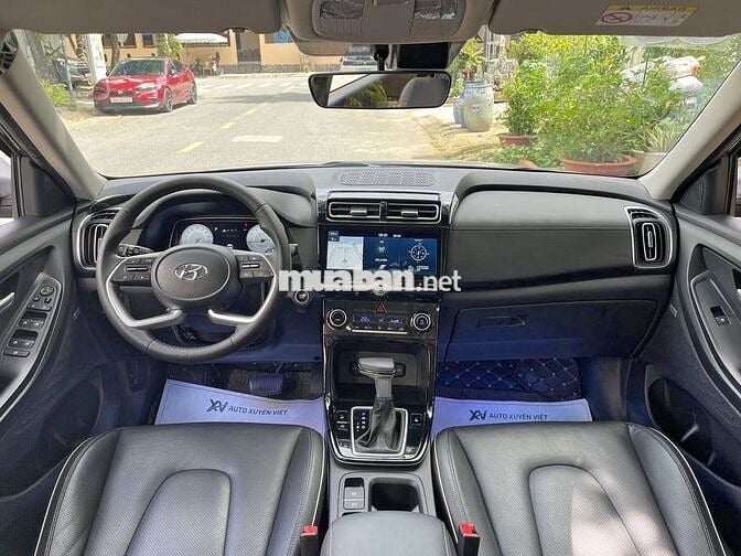 Hyundai Creta 1.5AT Cao Cấp 2022 Đen 18.000 km