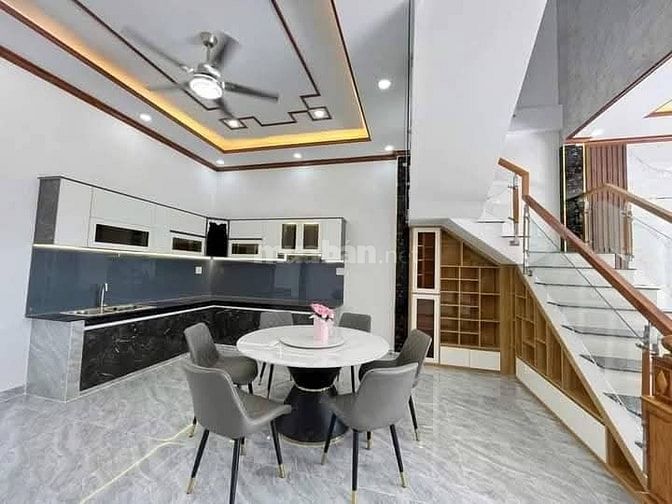 CHỐT GIÁ 1 TỶ 650 SIÊU PHẨM NHÀ  LẦU NGAY CHỢ BÌNH CHÁNH CÓ NGÂN HÀNG 