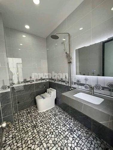 CHỐT GIÁ 1 TỶ 650 SIÊU PHẨM NHÀ  LẦU NGAY CHỢ BÌNH CHÁNH CÓ NGÂN HÀNG 