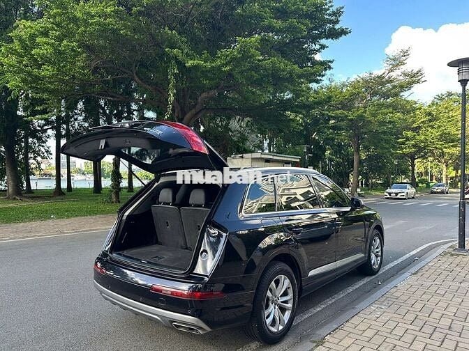 Audi Q7 2018 Đen 7 chỗ Xăng Tự động